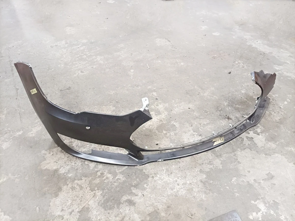 1 Бампер передній під 4 парктроніки PBCW (у плівці) з пошкодженням Tesla model S 1068759-00-A