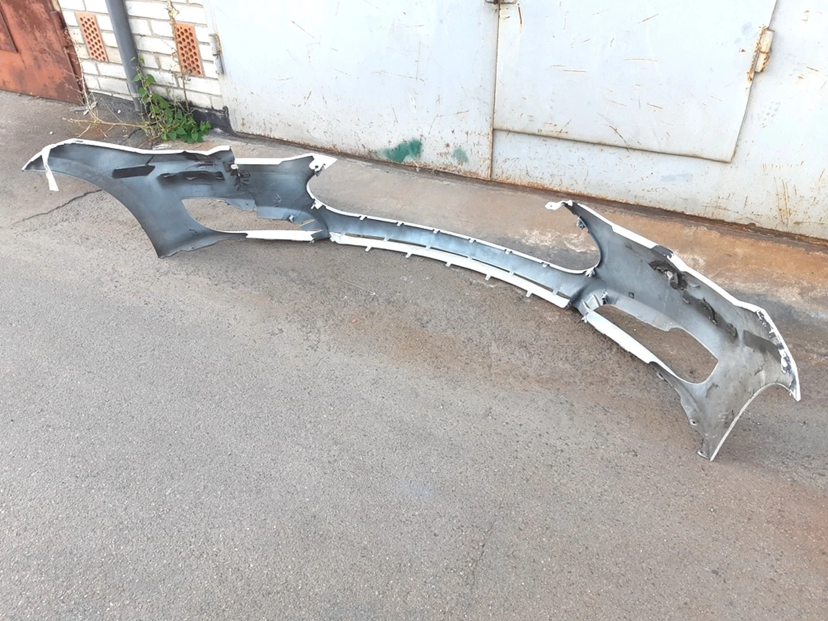 1 Бампер передний под 4 парктроника PBCW с повреждением Tesla model S 1068759-00-A