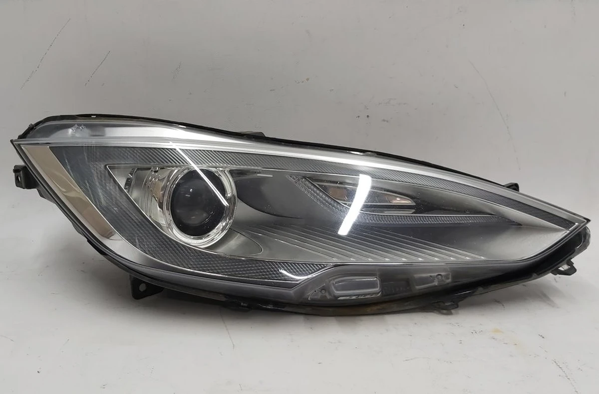 2 Headlight main right (xenon) (USA) Tesla model S 6005907-00-D