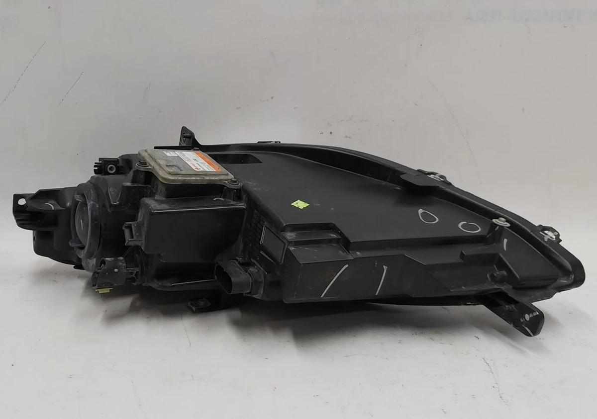 2 Headlight main right (xenon) (USA) Tesla model S 6005907-00-D