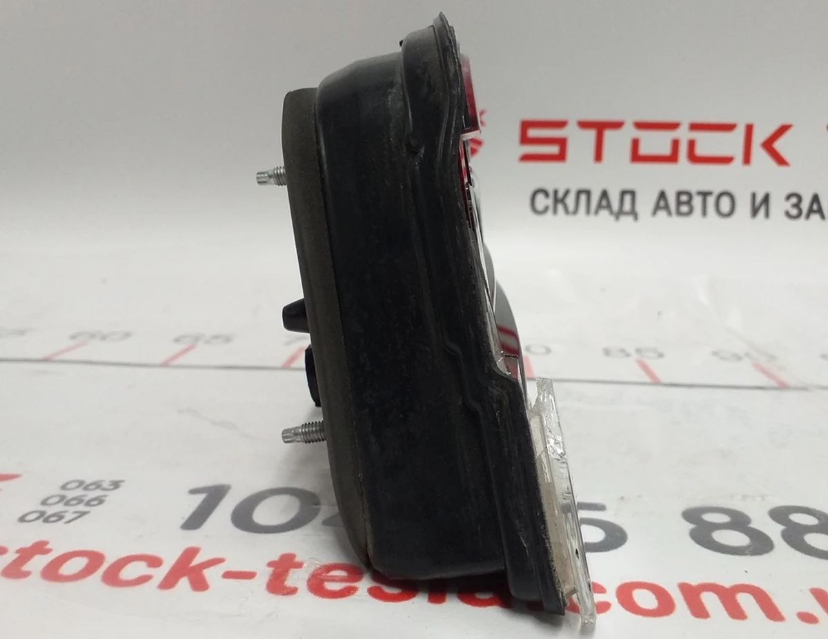 6 Фонарь правый внутрений без защитного стекла (USA) Tesla model S, model S REST 6005924-00-E