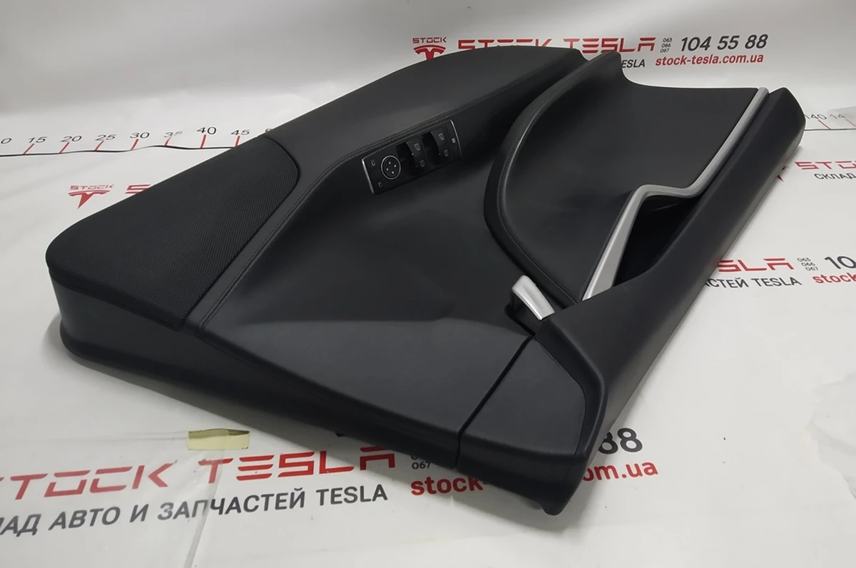 Карта двері передньої лівої в зборі LTHR / LTHR / PVCB BLACK PREMIUM (з пошкодженим.) Tesla model S, model S REST 6006071-25-M