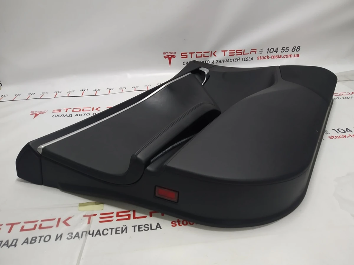 Карта двері передньої лівої в зборі LTHR / LTHR / PVCB BLACK PREMIUM (з пошкодженим.) Tesla model S, model S REST 6006071-25-M