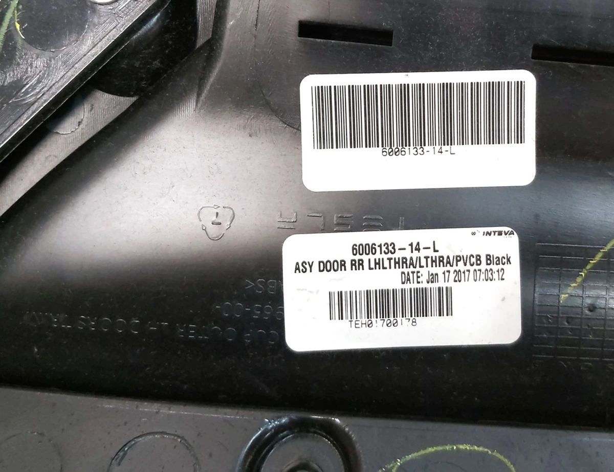 2 Карта двері задніх лівих в зборі LTHRA/LTHRA/PVCB BLACK з пошкодженням Tesla model S, model S REST 6006133-11-L