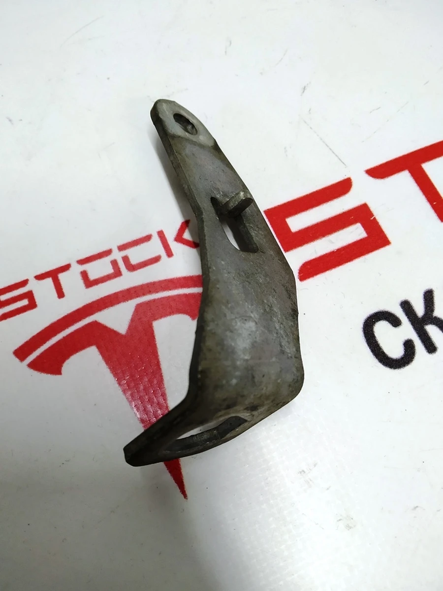 8 Bracket, rear right brake hose Tesla model S, REST 6006357-00-Z