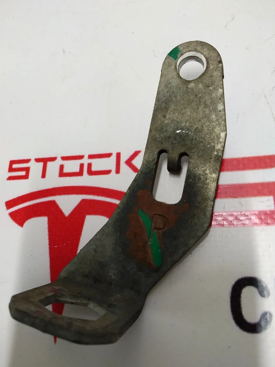 8 Bracket, rear right brake hose Tesla model S, REST 6006357-00-Z
