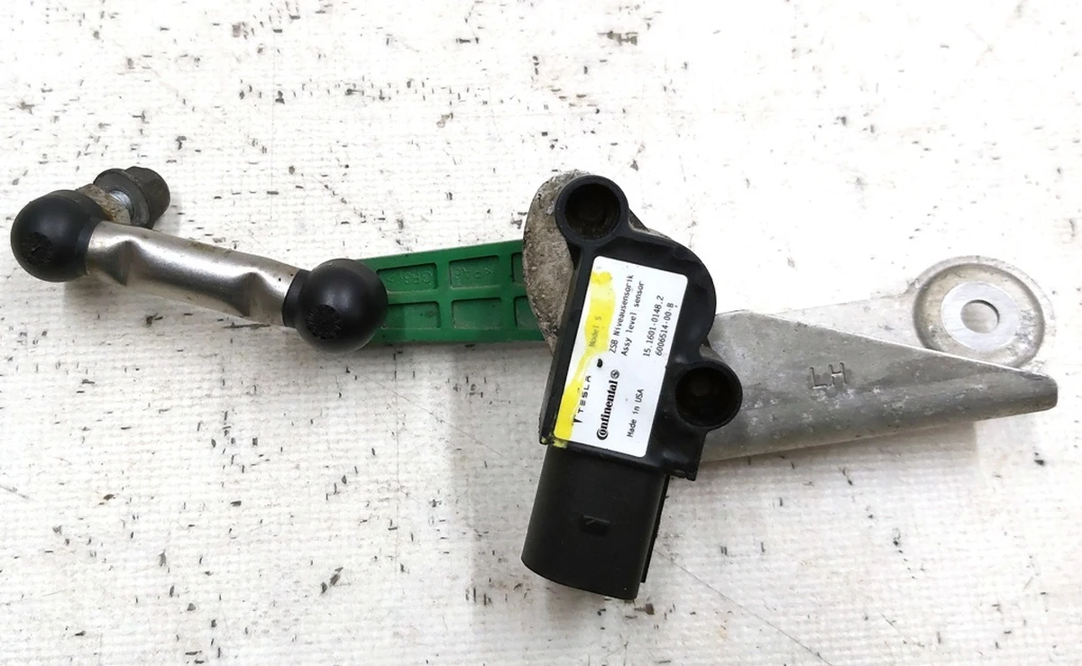 1 SUSP RIDE HEIGHT SNSR ASY FR LH with bracket Tesla model S 6006514-00-B