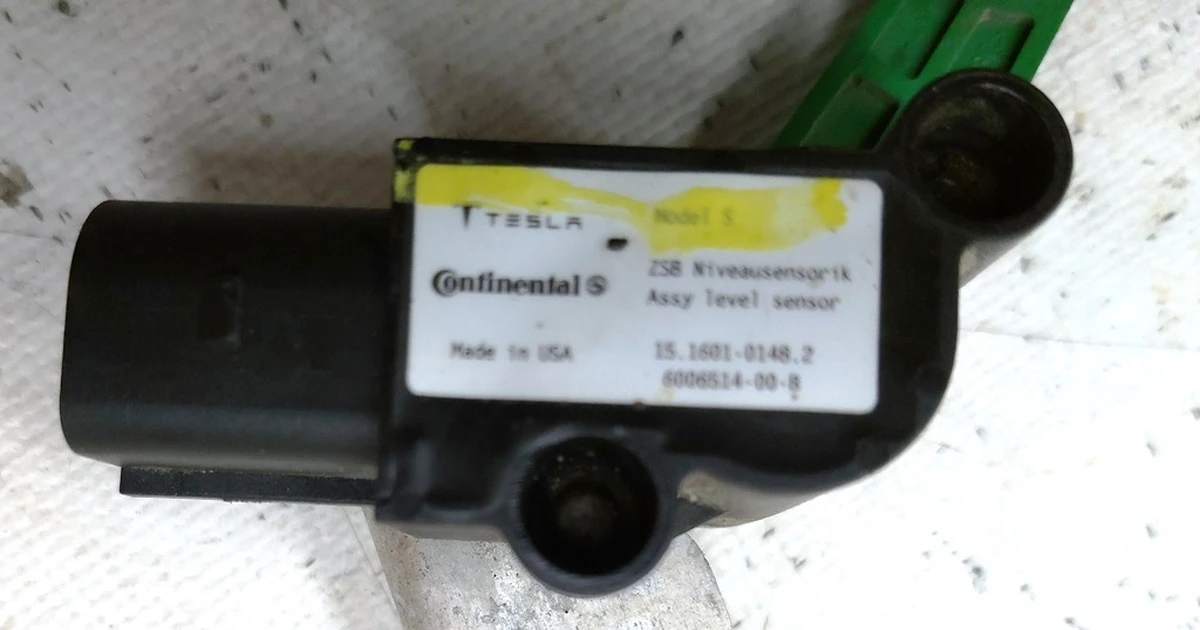 1 SUSP RIDE HEIGHT SNSR ASY FR LH with bracket Tesla model S 6006514-00-B