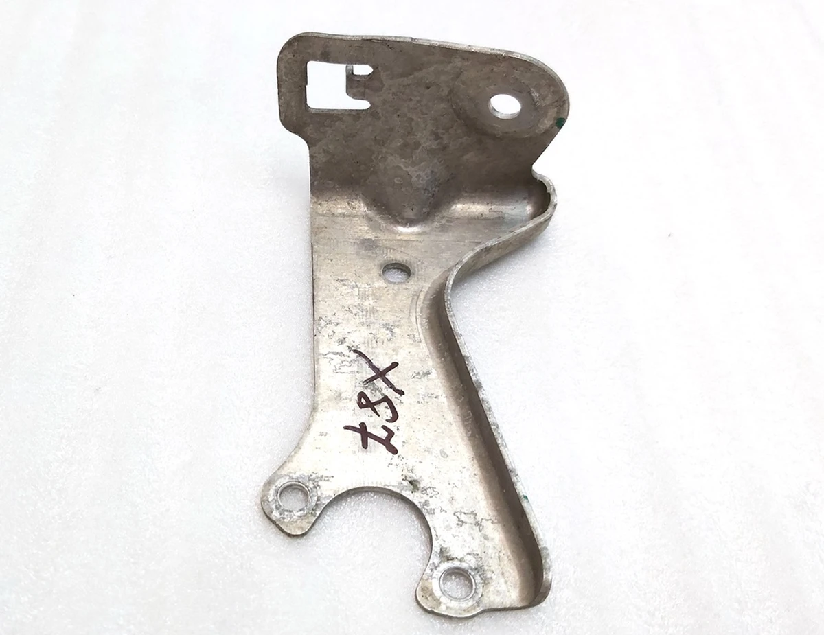 8 RR SUSP RIDE HEIGHT SNSR BRKT LH with broken geometry Tesla model S, model S REST, model X 6006523-00-B