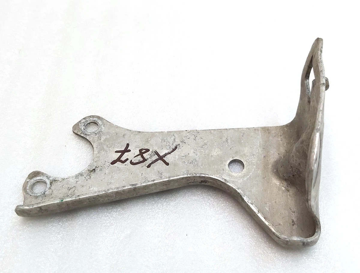 8 RR SUSP RIDE HEIGHT SNSR BRKT LH with broken geometry Tesla model S, model S REST, model X 6006523-00-B