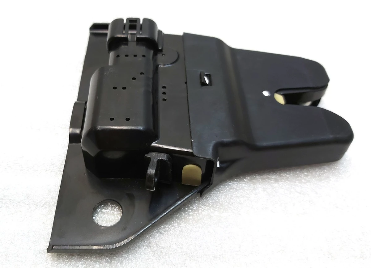 5 Замок капота на две петли (внутренний) Tesla model S, model S REST 6006601-00-B