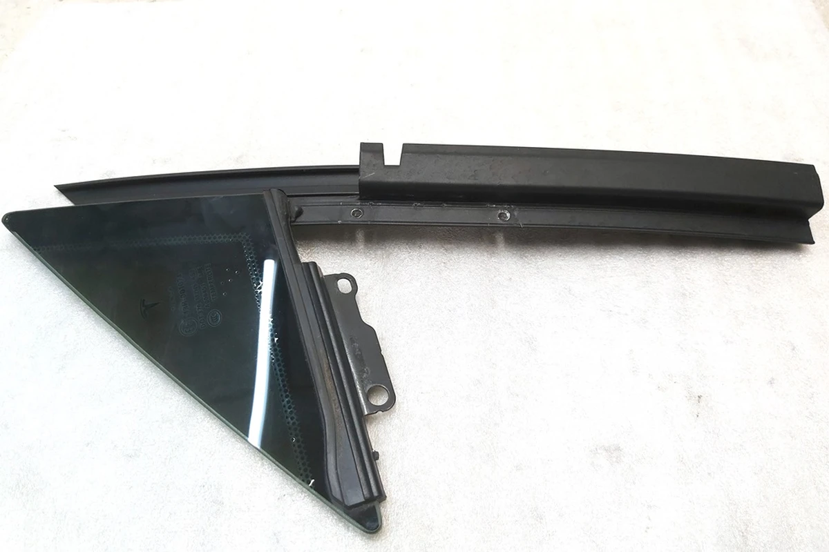 3 Кватирка передня ліва Tesla model S, model S REST 6006644-00-J