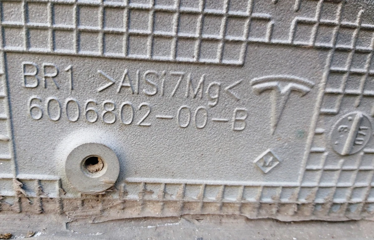 20 Четверть задняя правая стакан внутрення часть с фрагментом крыши RWD Tesla model S, model S REST 1024367-S0-A