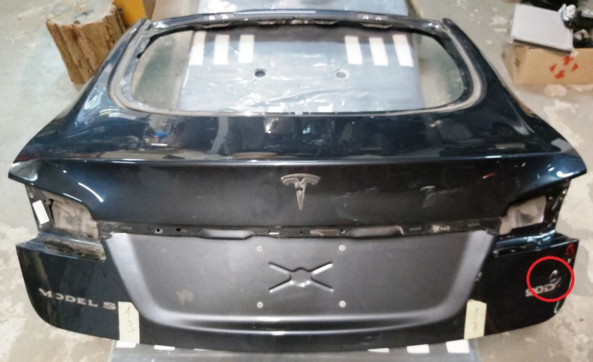 7 Крышка багажника (ляда) металл PMNG с повреждением Tesla model S, model S REST 1023722-E0-A