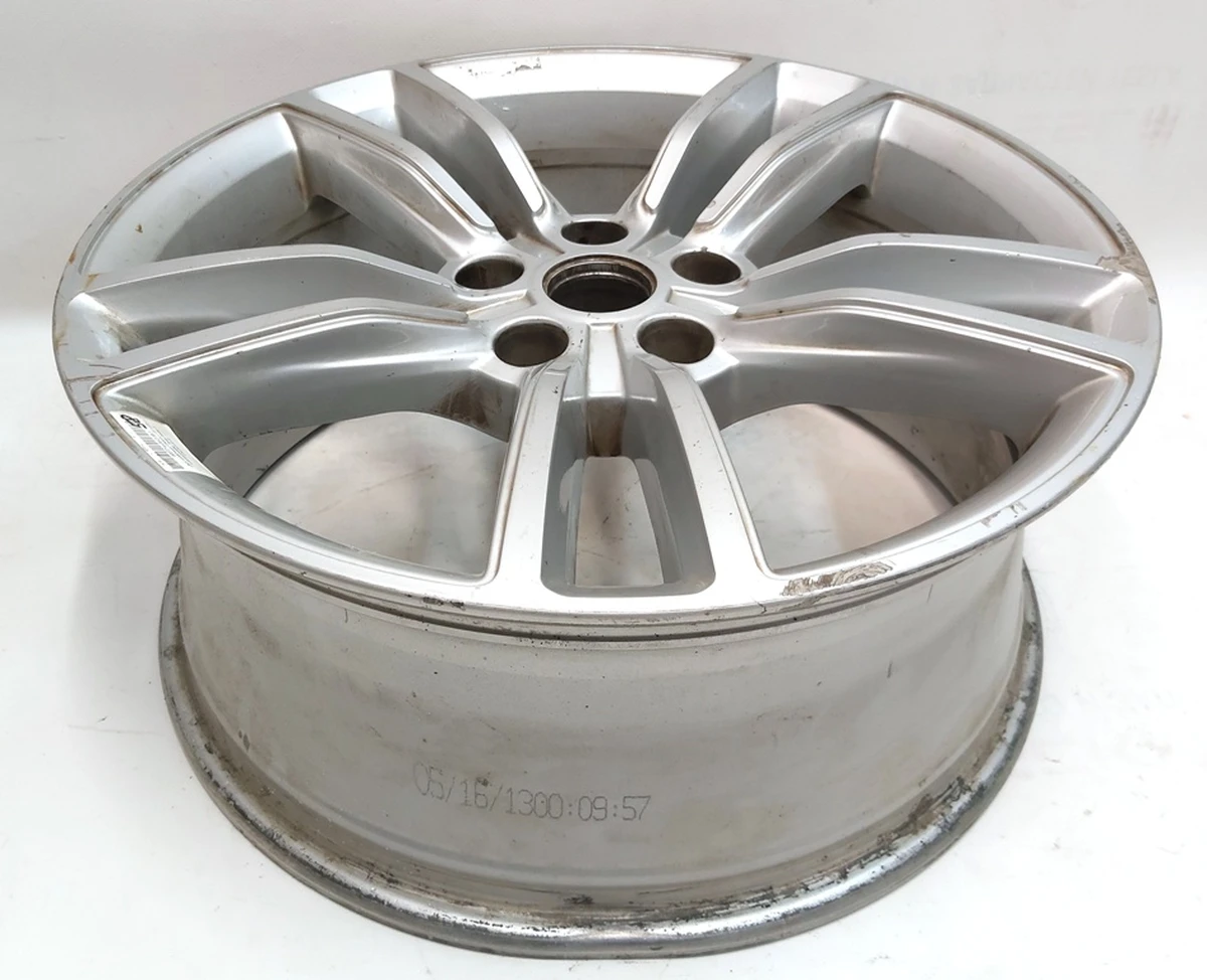 1 Диск колёсный (19x8.0J - SILVER) с повреждением Tesla model S, model S REST 1054040-00-B