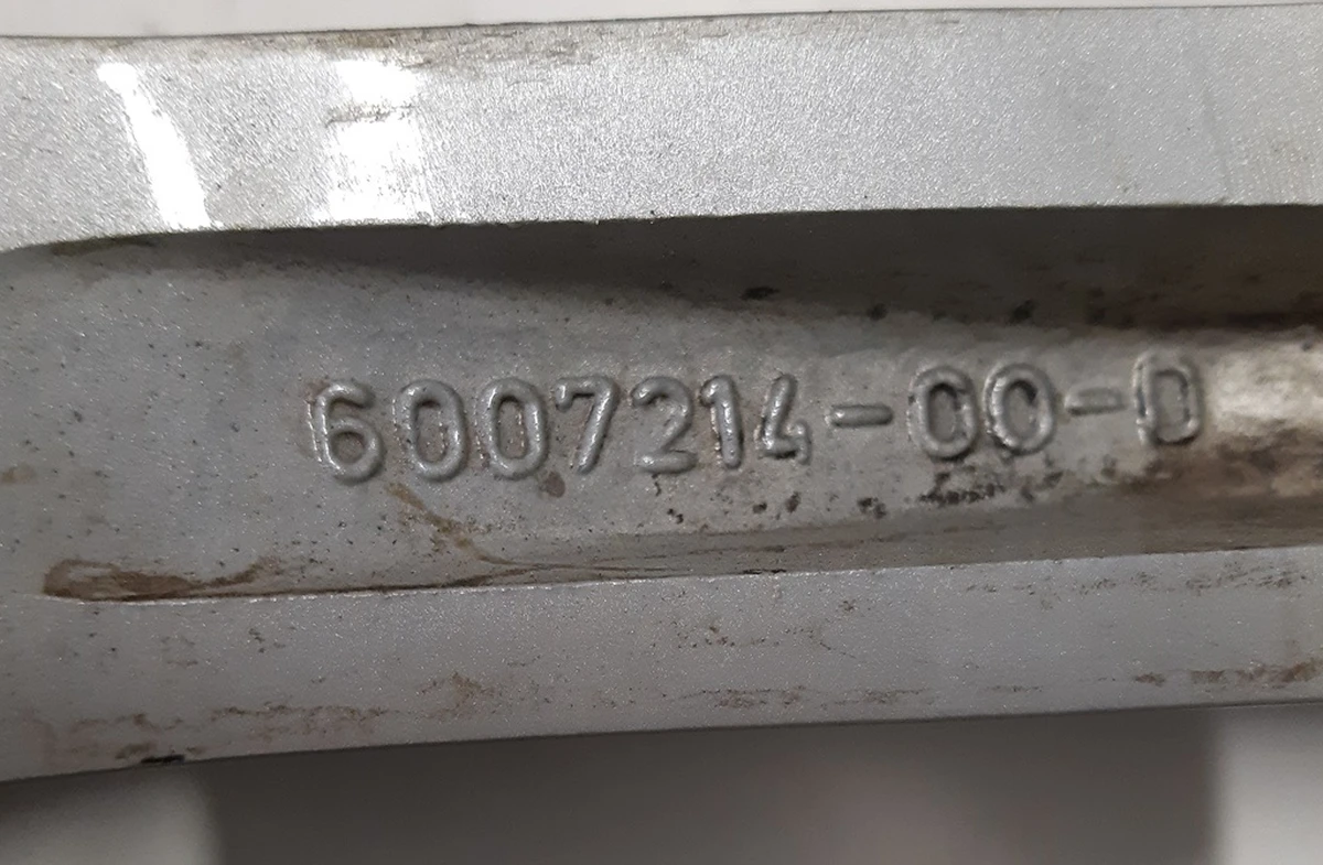 1 Диск колесный (19x8.0J - SILVER) с повреждением Tesla model S 1054040-00-B