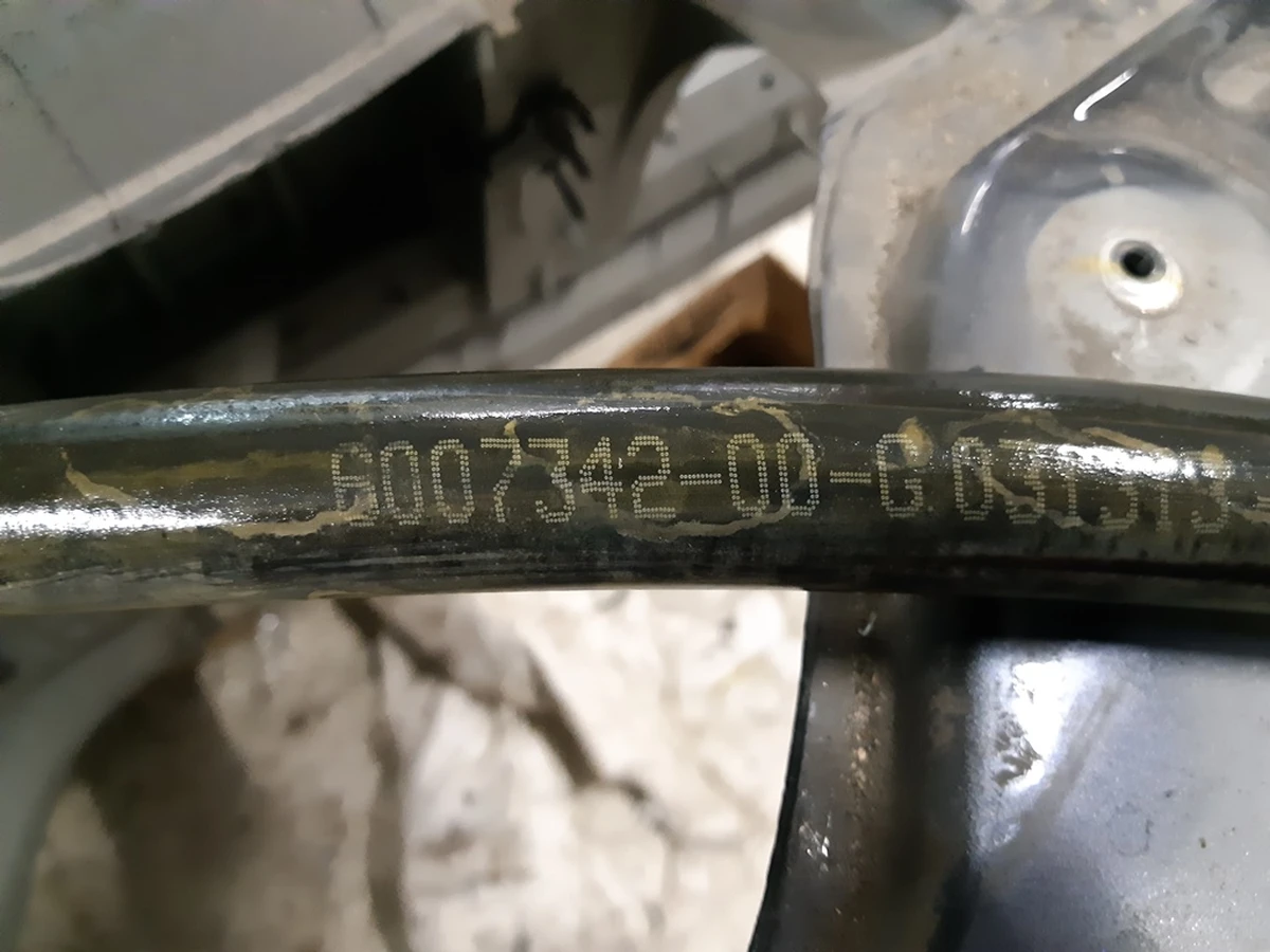 18 Трубка охлаждения длинная левый порог Tesla model S 6007342-00-J