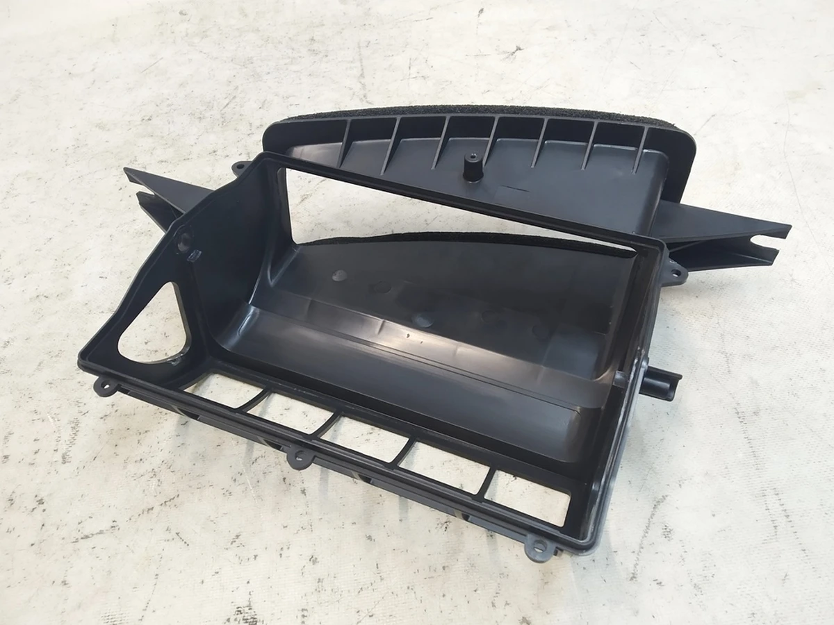 Повітрозабірник кліматичної установки (пічки салону) INLET впускний патрубок верхній Tesla model S 6007378-00-Q