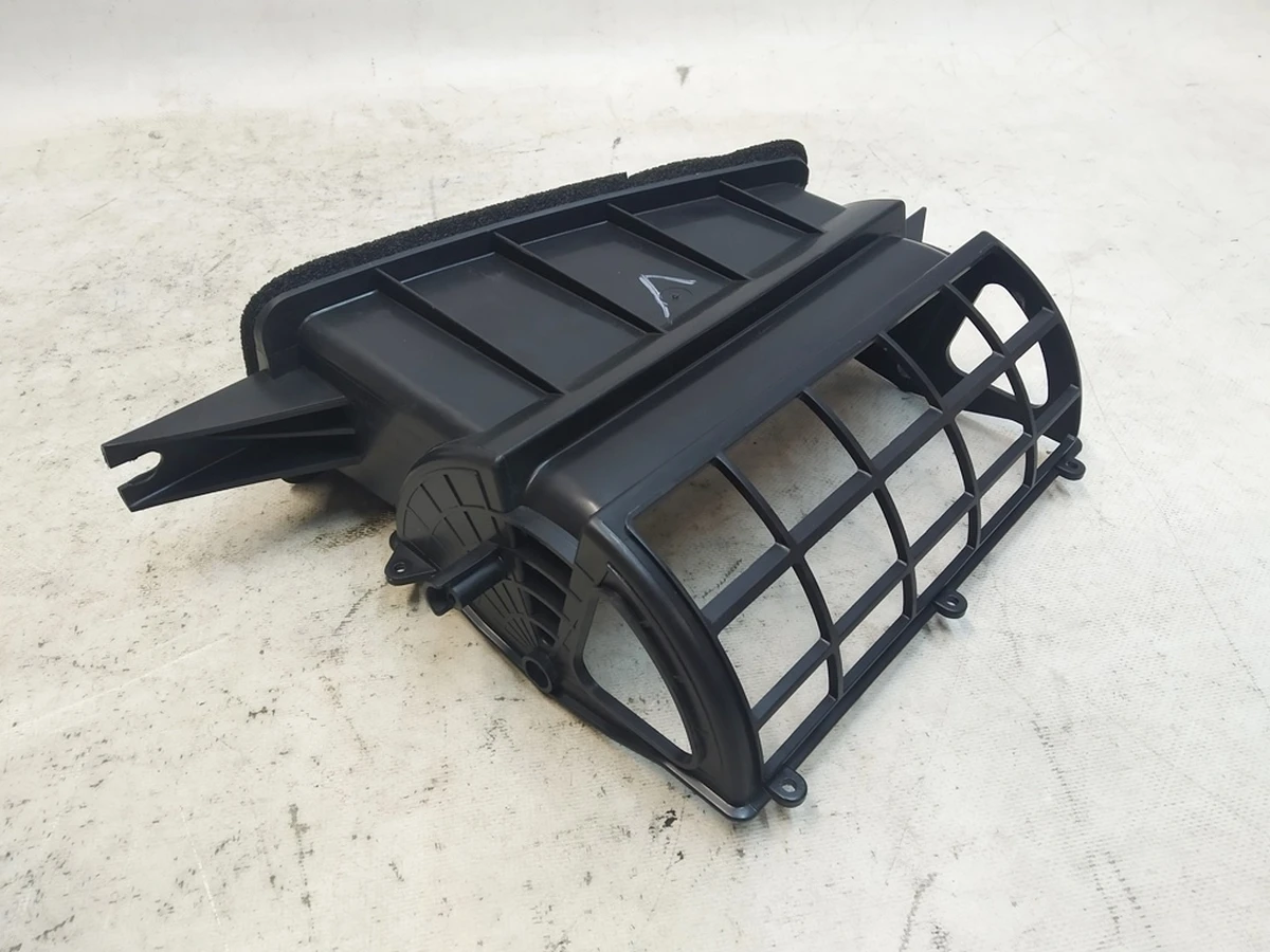 Повітрозабірник кліматичної установки (пічки салону) INLET впускний патрубок верхній Tesla model S 6007378-00-Q