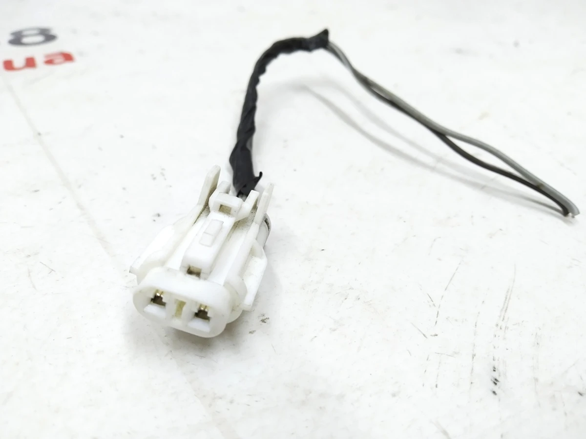 2 Connector (chip) of air temperature sensor Tesla model all models 1106818-00-A