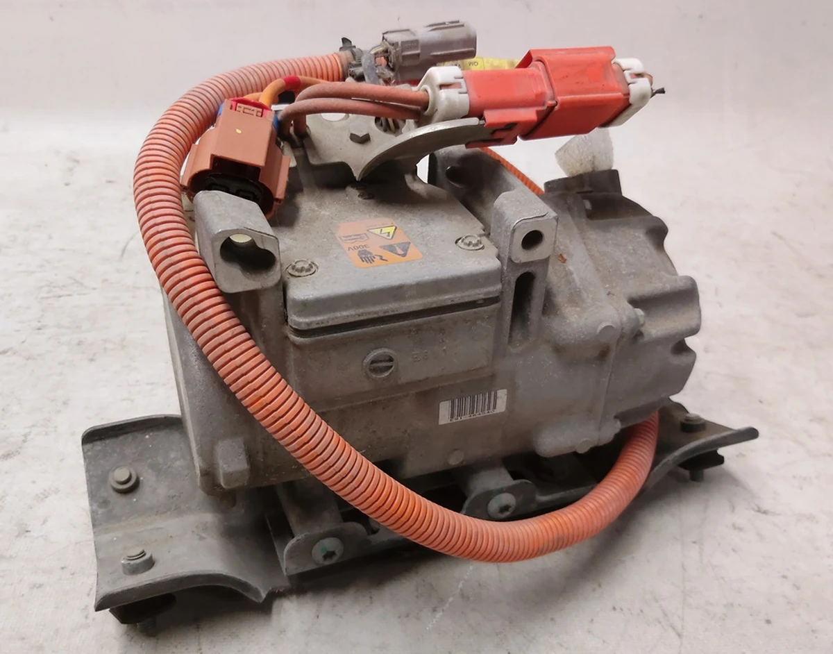 1 Компресор кондиціонера в зборі з кронштейнами та проводкою RWD Tesla model S 6007380-00-D