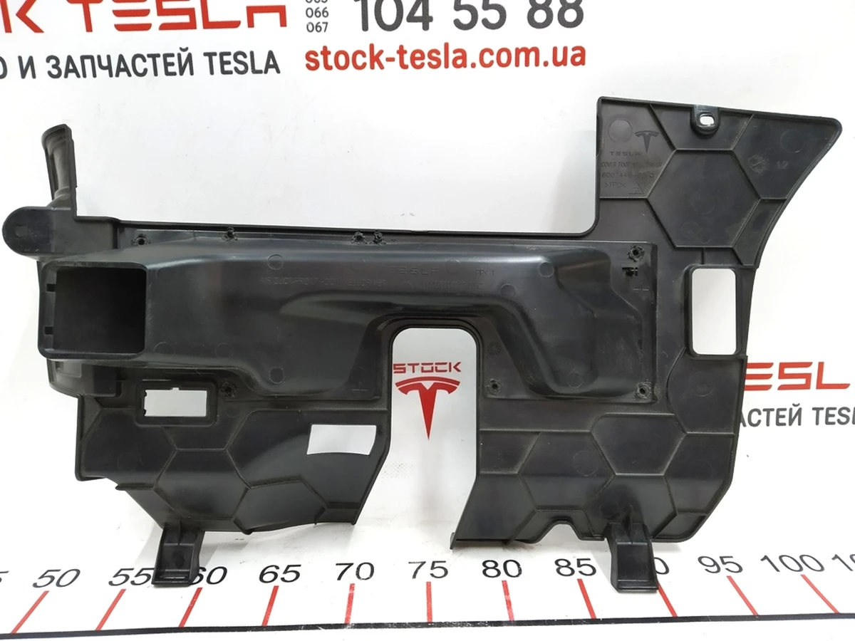 17 Накладка пластиковая под рулевой колонкой Tesla model S, model S REST 1016340-00-F