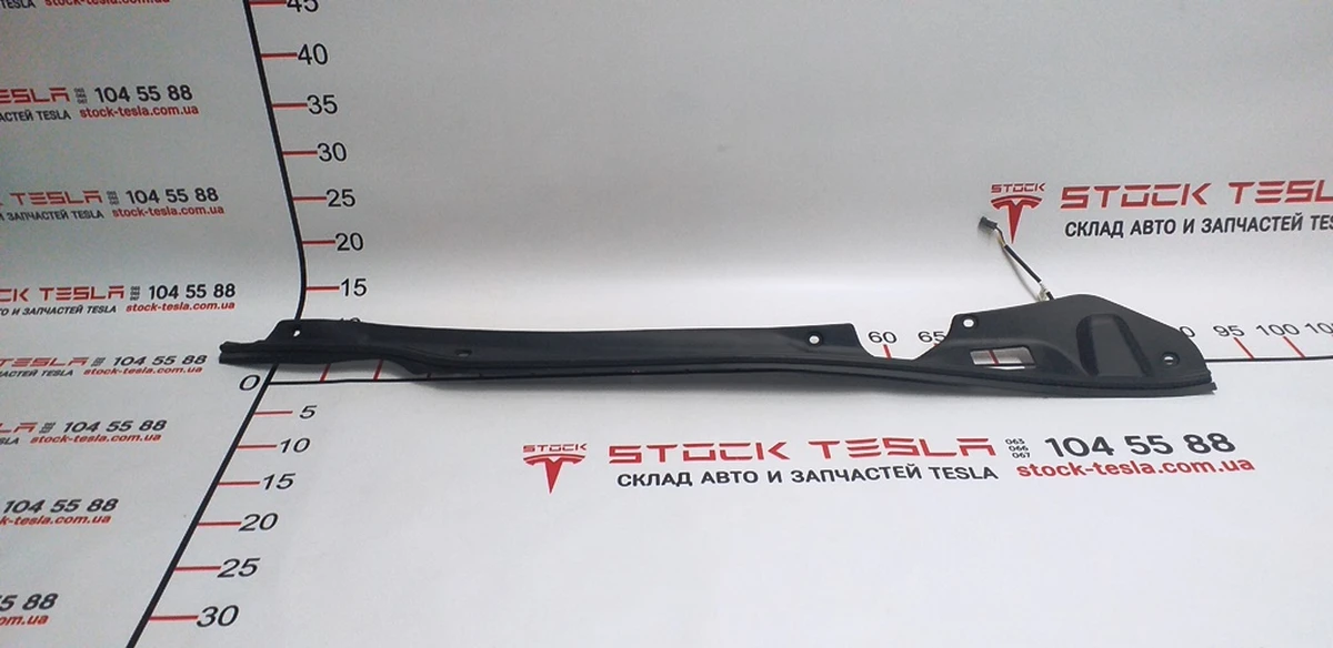 13 Trunk lid door trim right (for pressure sensor) Tesla model S, model S REST 6007570-00-B