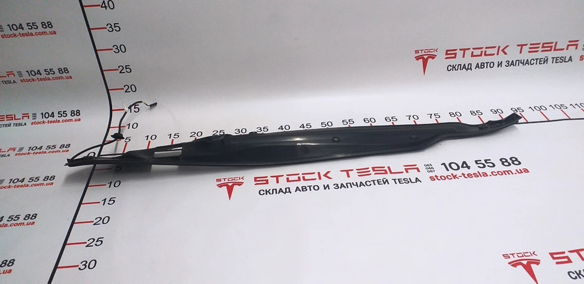 13 Trunk lid door trim right (for pressure sensor) Tesla model S, model S REST 6007570-00-B