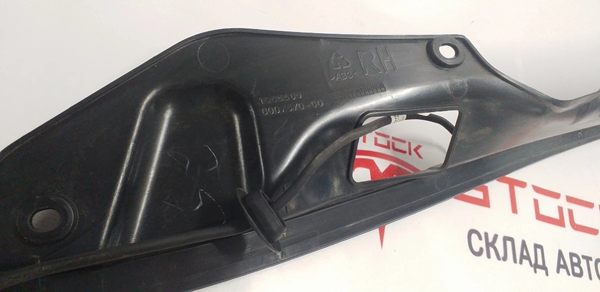 13 Trunk lid door trim right (for pressure sensor) Tesla model S, model S REST 6007570-00-B