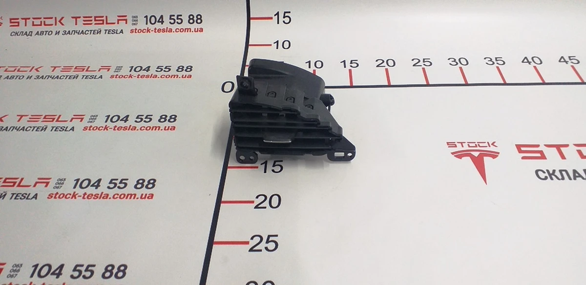 ASY AIR OUTLET CENTER RIGHT Tesla model S, model S REST, model X 1096879-00-B