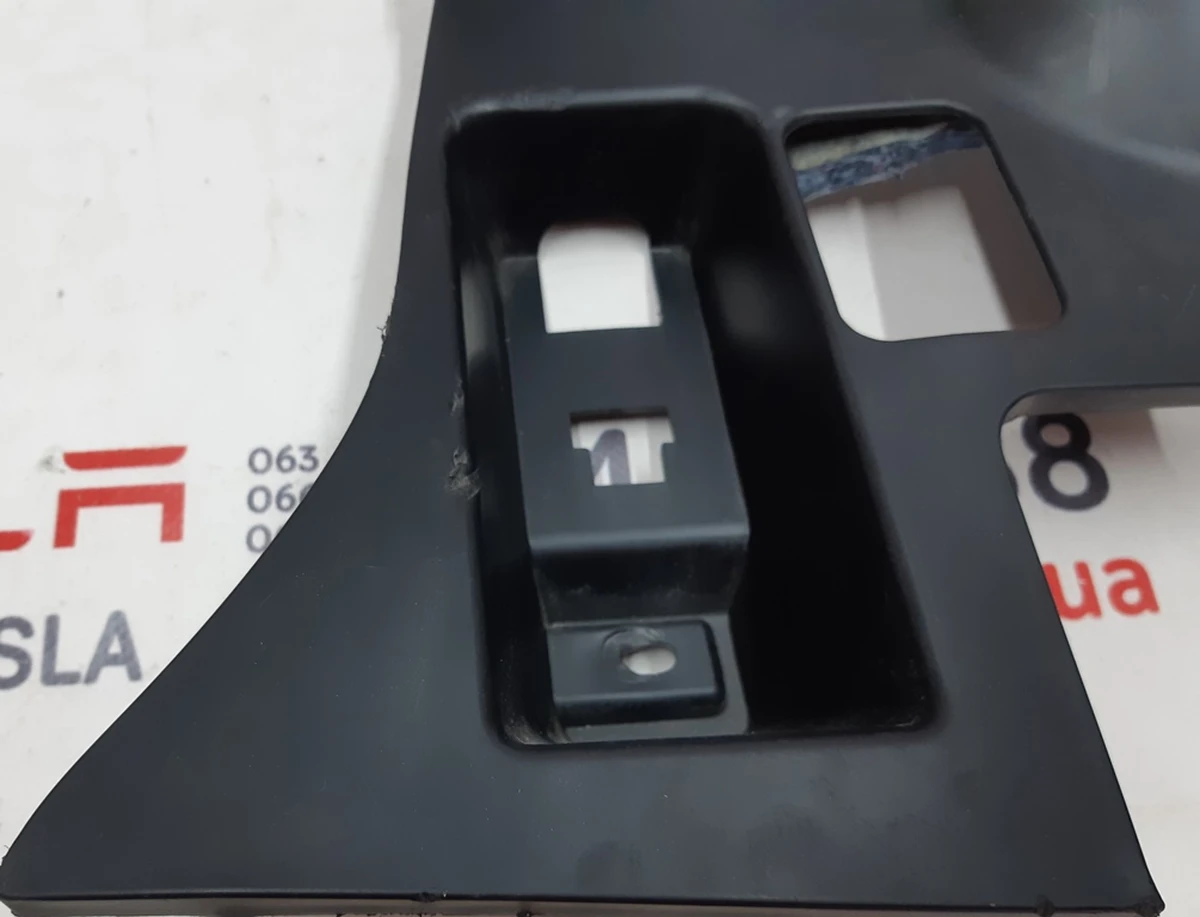 22 Накладка нижняя инструментальной панели правая Tesla model S, model S REST 1016343-00-B