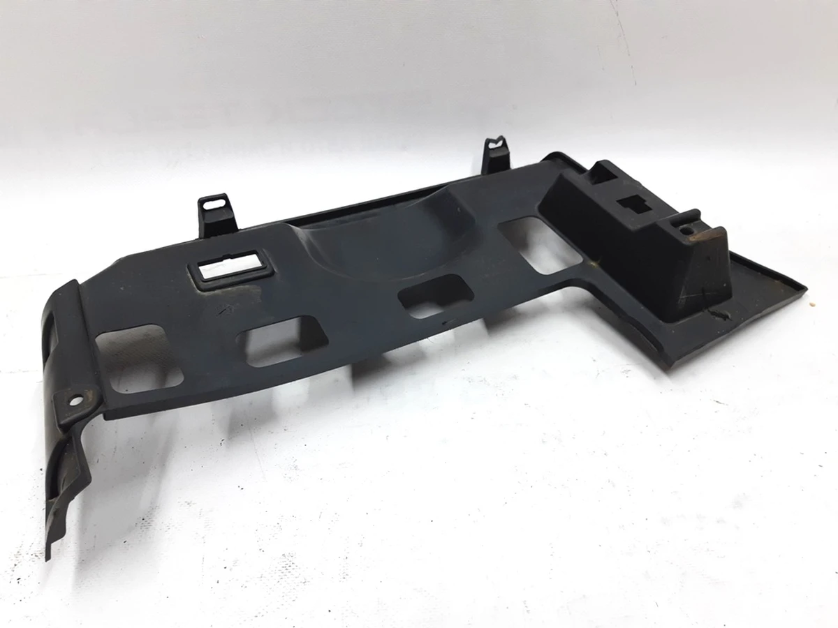 22 Накладка нижняя инструментальной панели правая с повреждением Tesla model S, model S REST 1016343-00-B