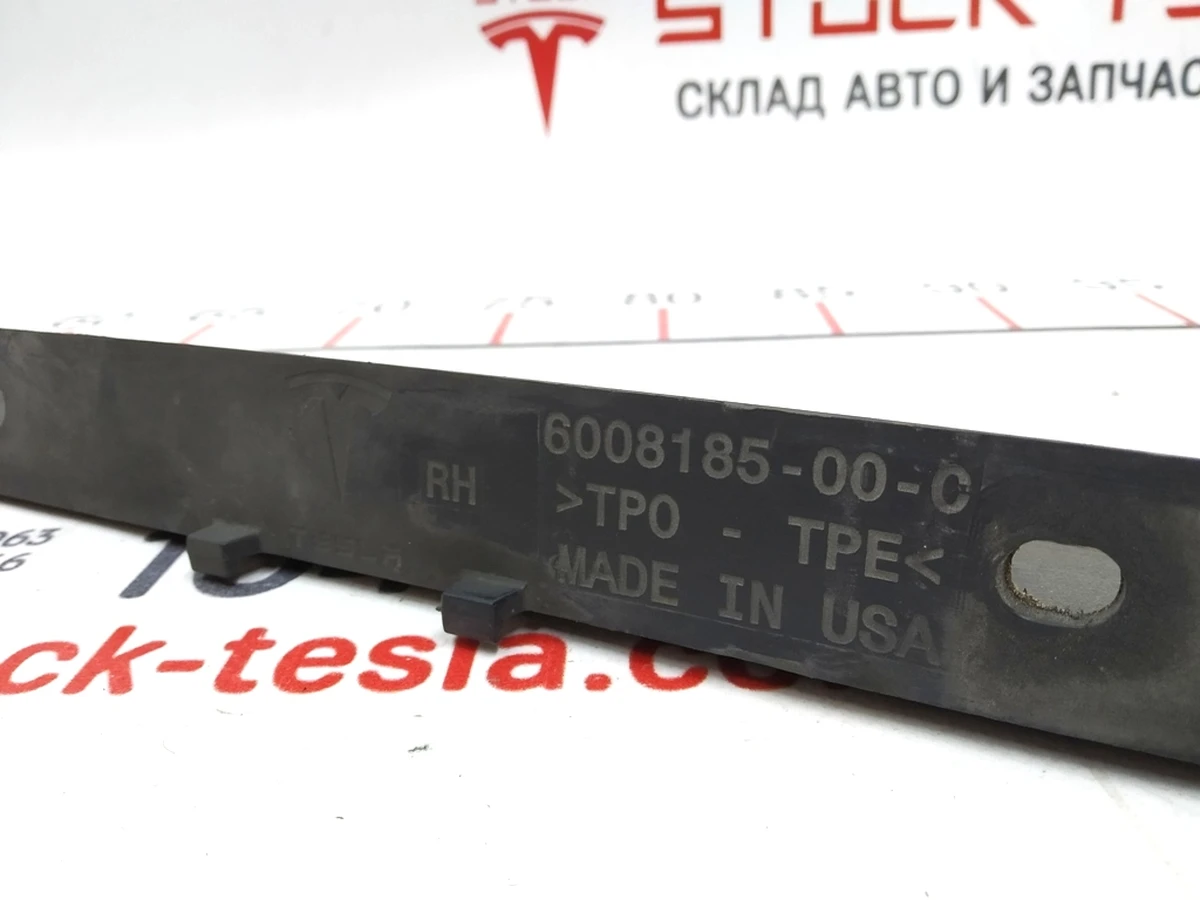 5 Задній молдинг (плавник) захисту двигуна правий малий Tesla model S 6008187-00-D