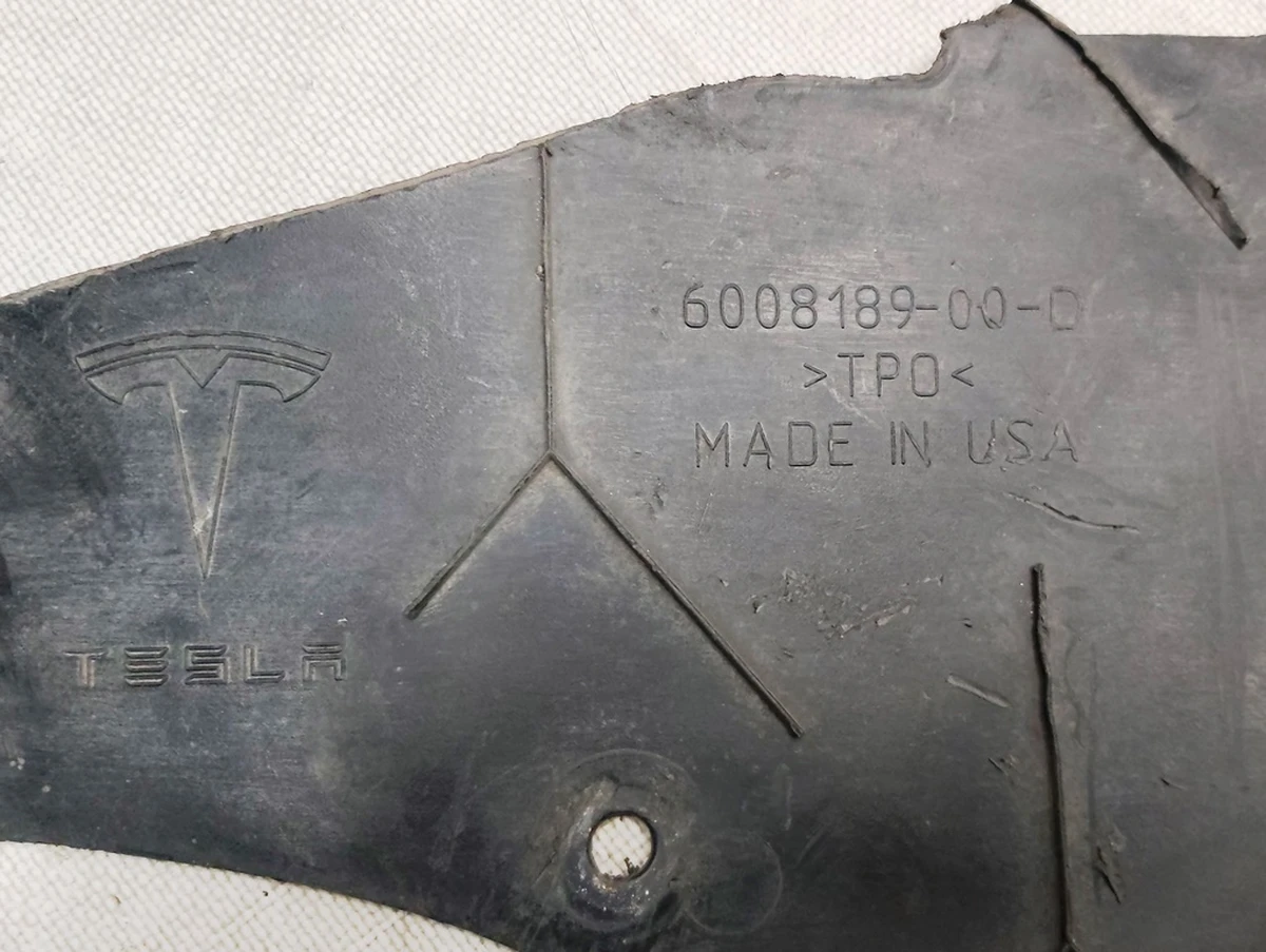 1 Захист переднього днища з пошкодженням Tesla Model S 6008189-00-F