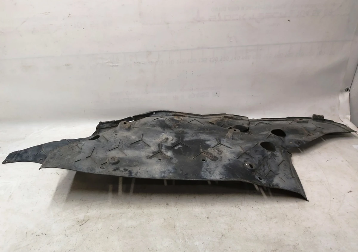 1 Захист переднього днища з пошкодженням Tesla Model S 6008189-00-F