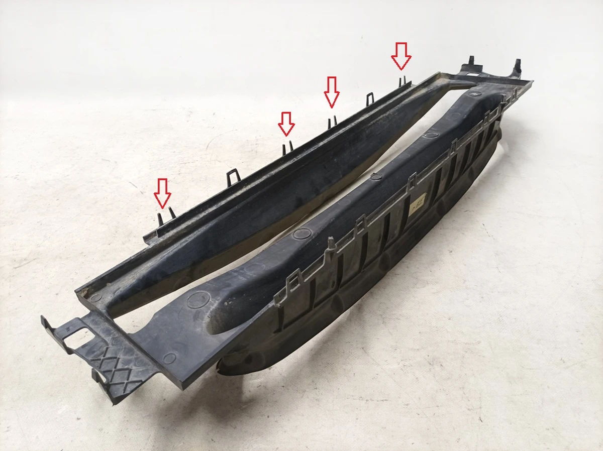 Damaged front rubber pad for central radiator Tesla model S 6008193-00-B