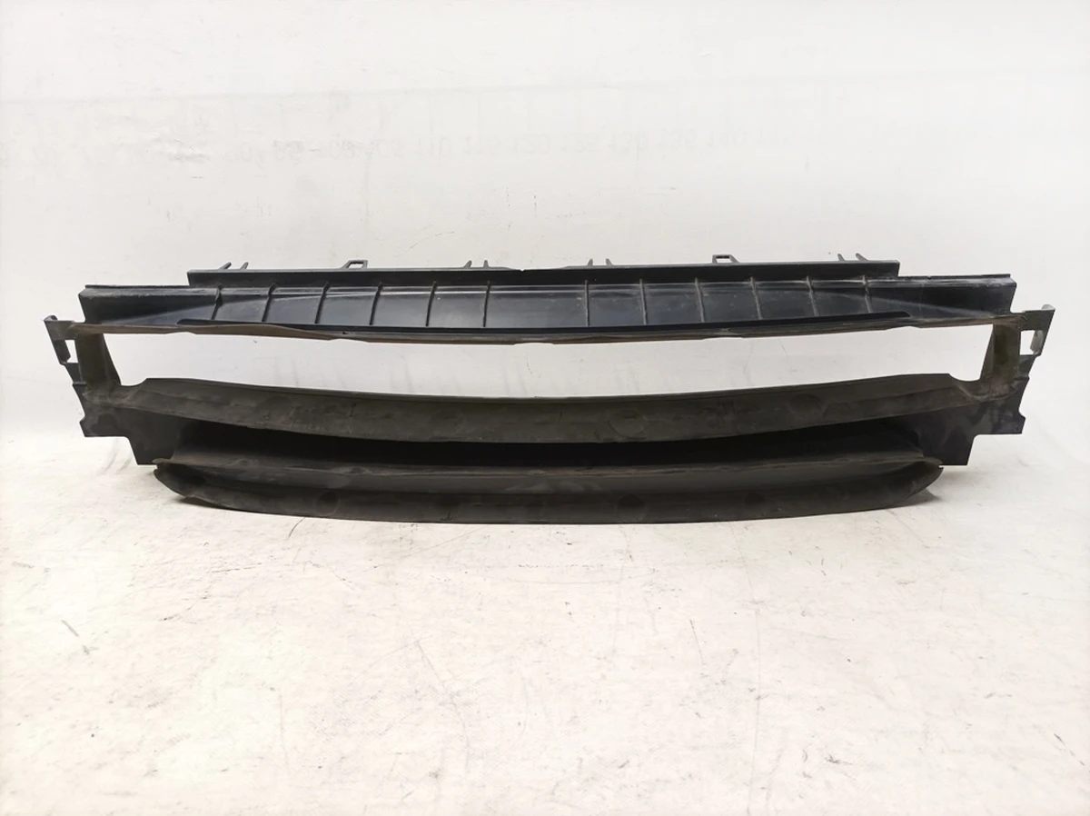 Damaged front rubber pad for central radiator Tesla model S 6008193-00-B