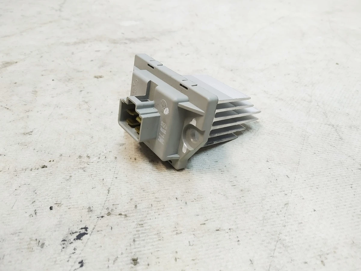 2 Контроллер вентилятора (терморегулятор) климатической установки (печки) в сбореTesla model S REST, model X 6008246-00-B