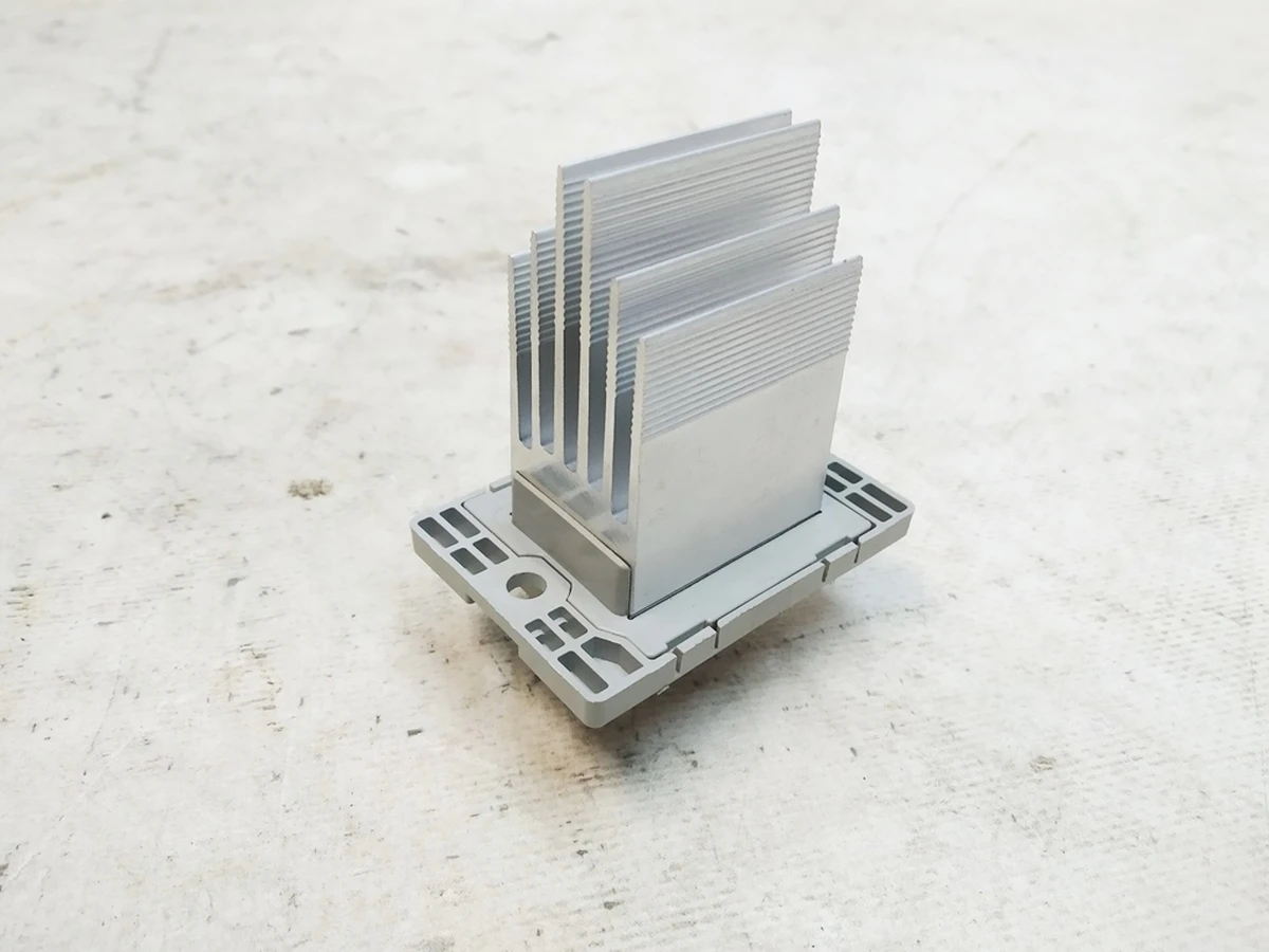 2 Контроллер вентилятора (терморегулятор) климатической установки (печки) окисление Tesla Model S REST, Model X 6008246-00-B