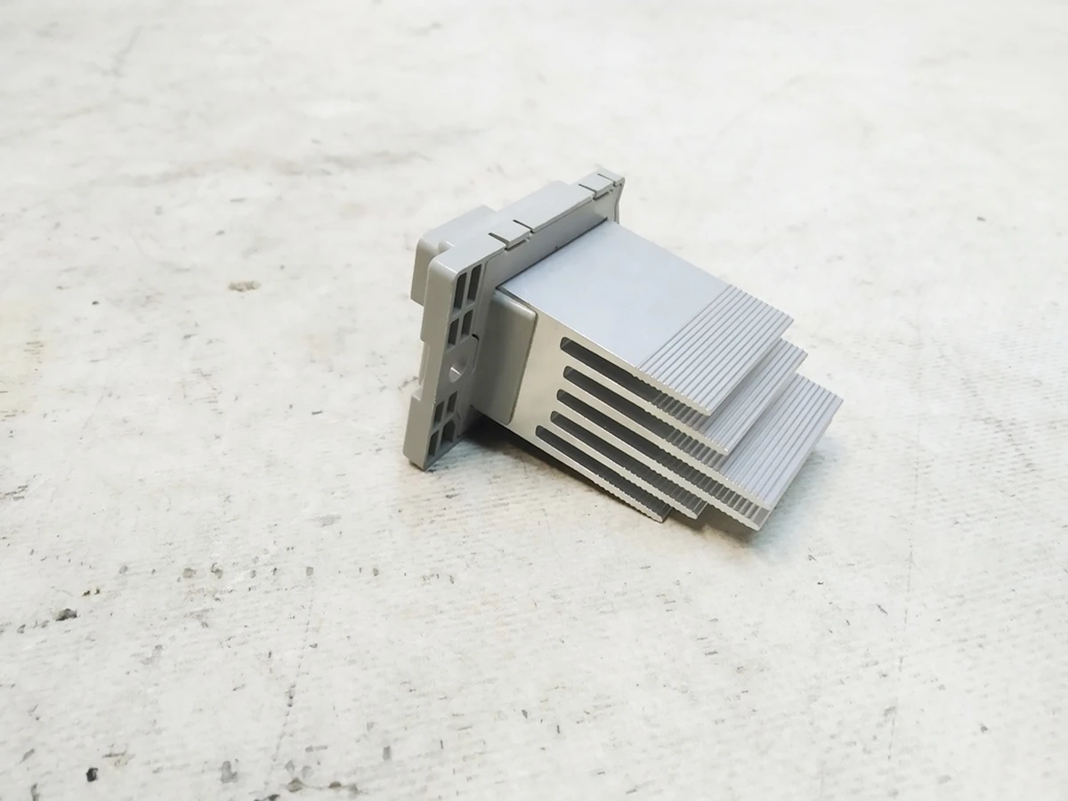 2 Контроллер вентилятора (терморегулятор) климатической установки (печки) окисление Tesla Model S REST, Model X 6008246-00-B