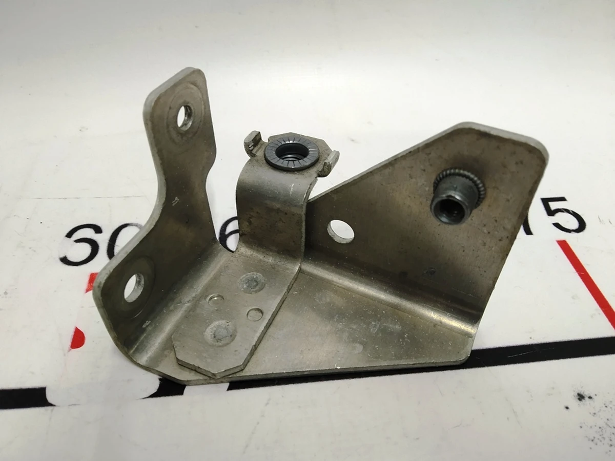 22 Кронштейн крепления клаксона правый Tesla model S 1014399-00-A