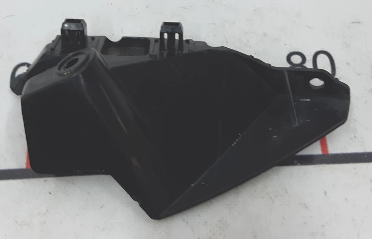 3 Напрямна крила переднього правого (черепашка) Tesla model S, model S REST 1095496-00-A