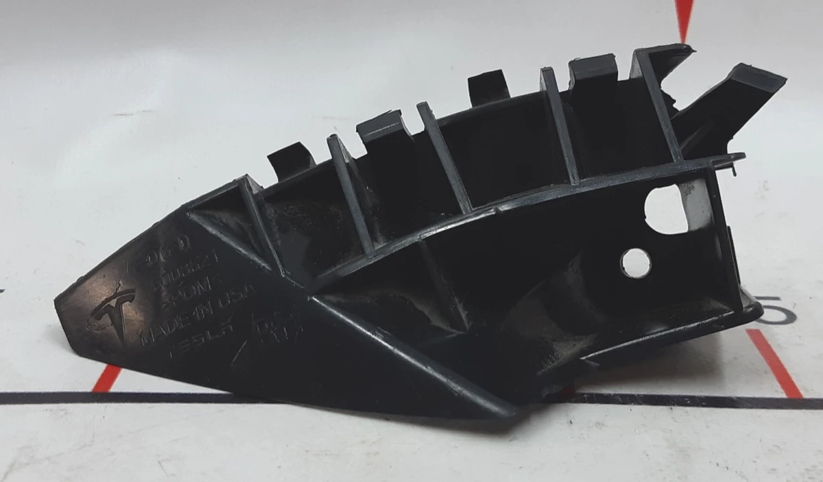 3 Напрямна крила переднього правого (черепашка) Tesla model S, model S REST 1095496-00-A