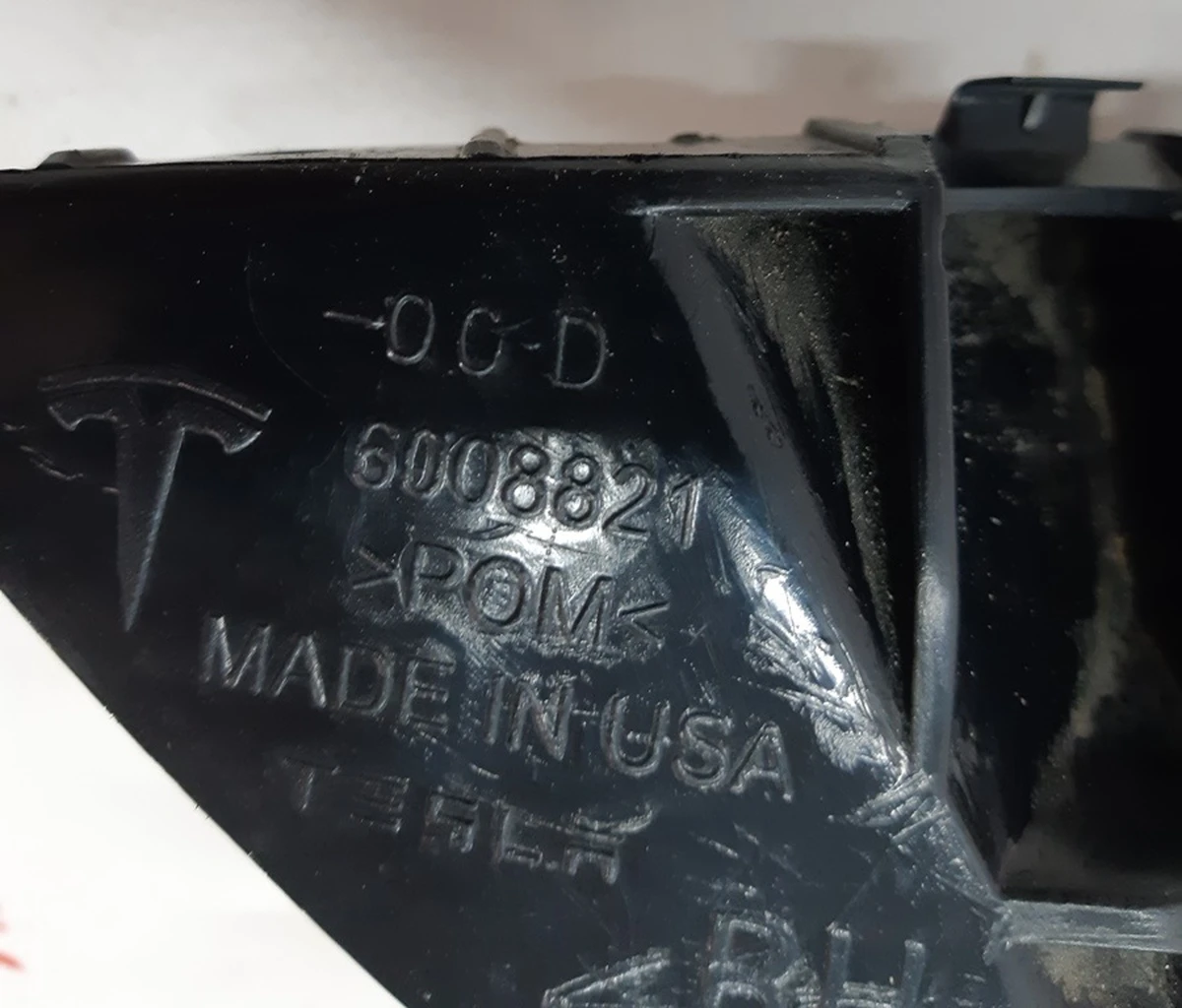 3 Напрямна крила переднього правого (черепашка) Tesla model S, model S REST 1095496-00-A