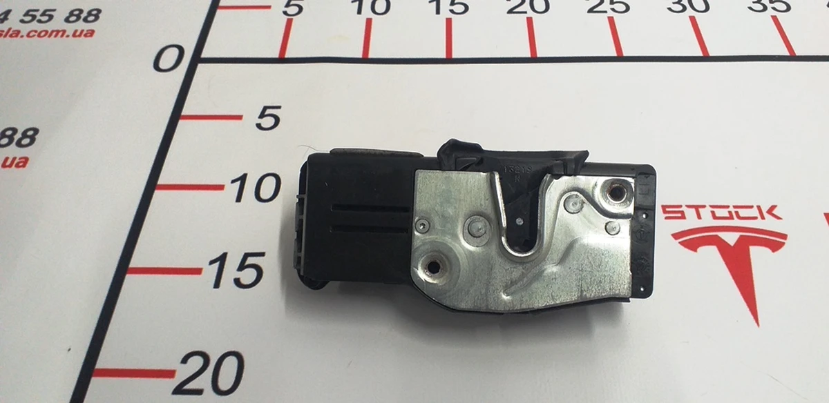 1 Замок дверей передньої лівої Tesla model S, model S REST 6008913-99-C