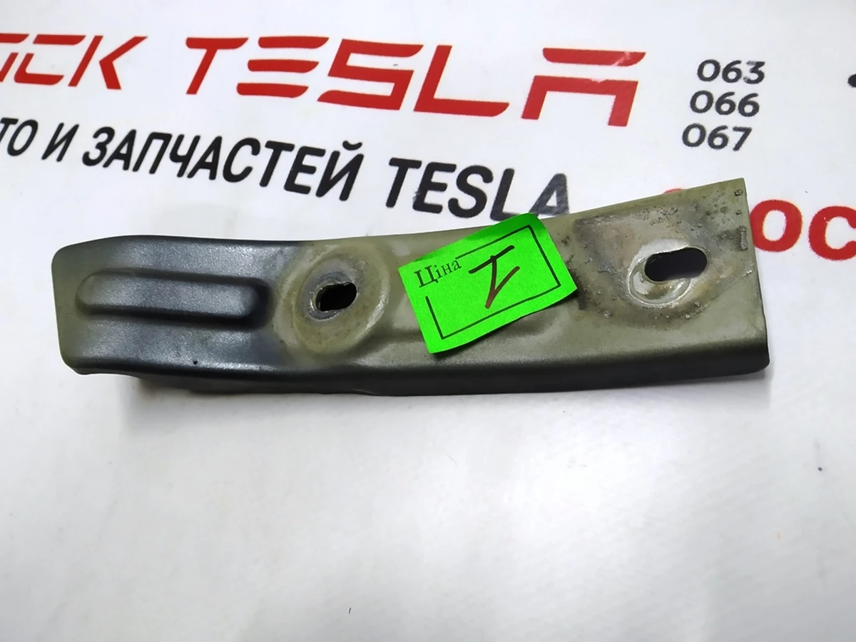 Кронштейн кріплення крила переднього правого Tesla model S, model S REST 6009029-S0-B