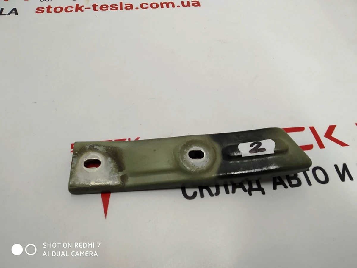 4 Кронштейн кріплення крила переднього правого Tesla model S, model S REST 6009029-S0-B