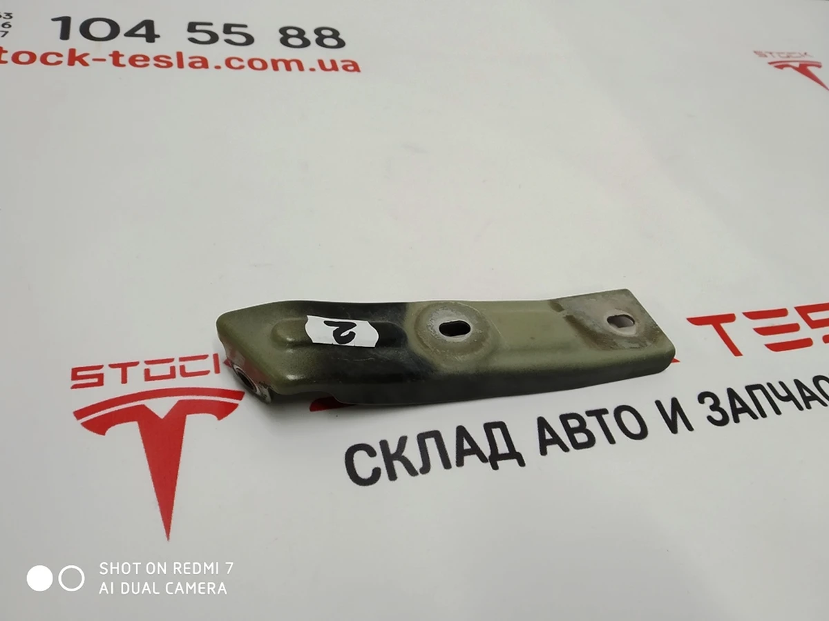 4 Кронштейн кріплення крила переднього правого Tesla model S, model S REST 6009029-S0-B