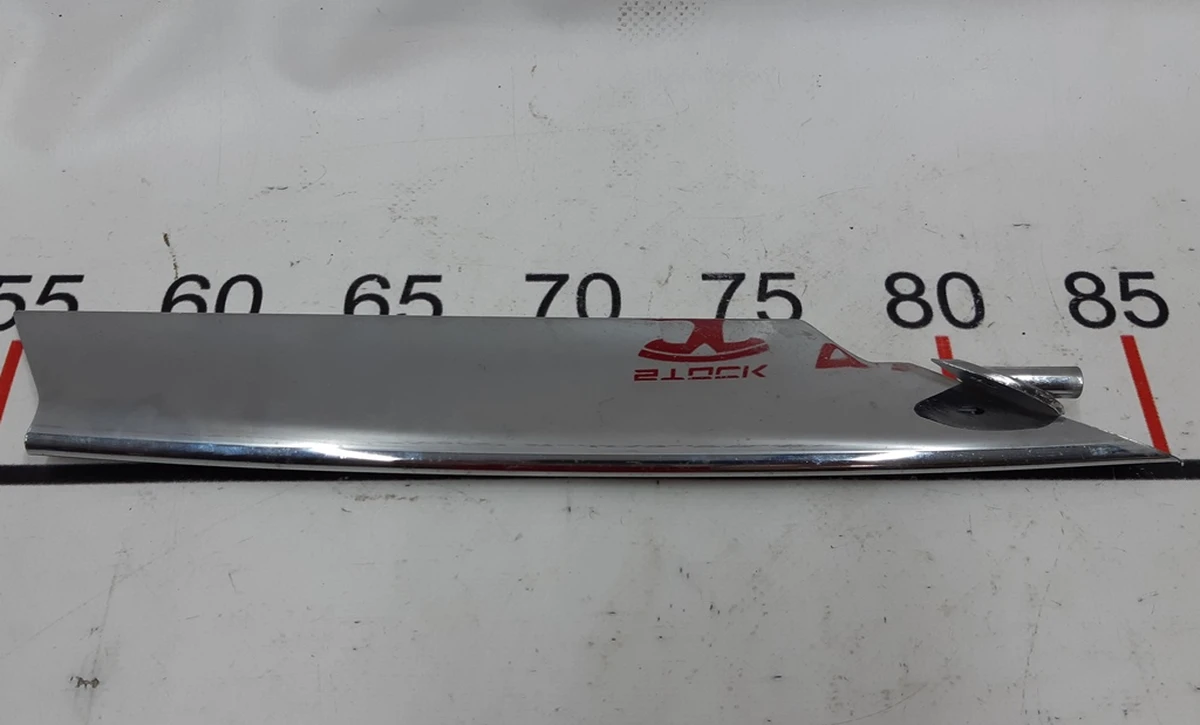 16 Накладка люверса верхняя правая хром Tesla model S 6009384-00-C