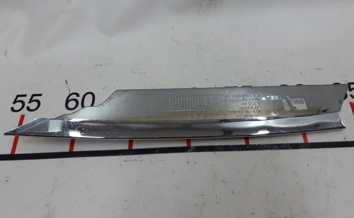 16 Накладка люверса верхняя правая хром Tesla model S 6009384-00-C